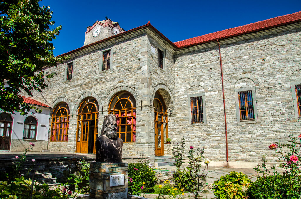 Ιερός Ναός Κοιμήσεως της Θεοτόκου Λιβαδίου